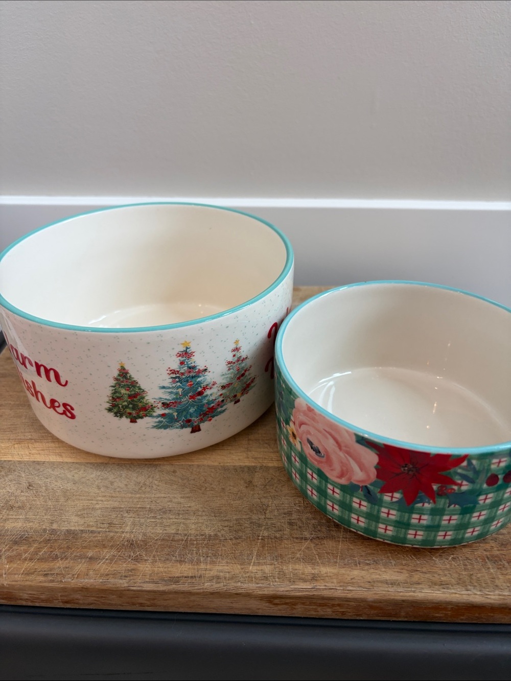 2 pc. PIONEER WOMAN Holiday Set.Great Condition.